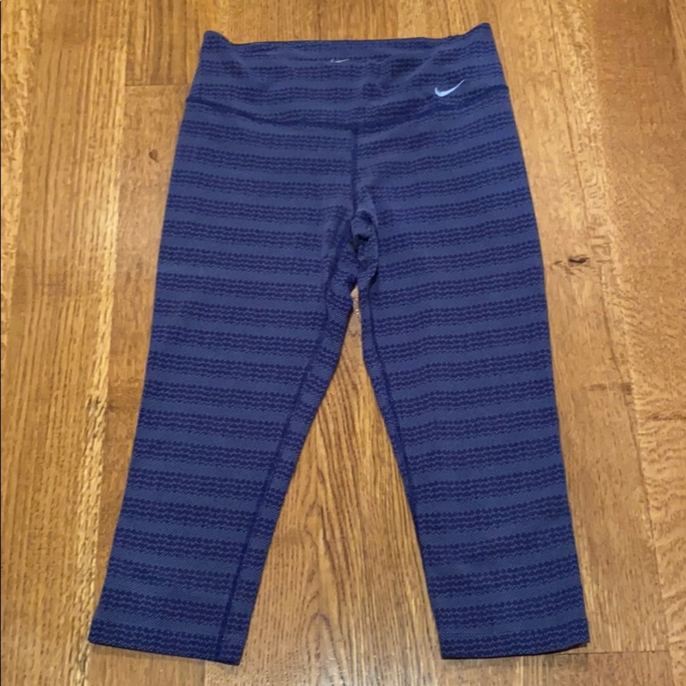 Nike printed capri leggings
